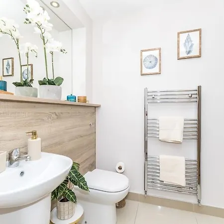 New Ground Floor 2-bedroom Appt Daire *