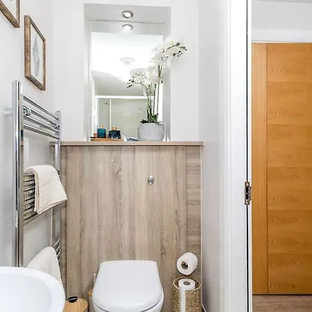 New Ground Floor 2-bedroom Appt * Ashbourne