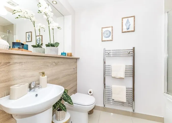 New Ground Floor 2-bedroom Appt 公寓 *