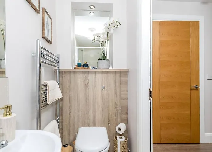 New Ground Floor 2-bedroom Appt * 阿什本